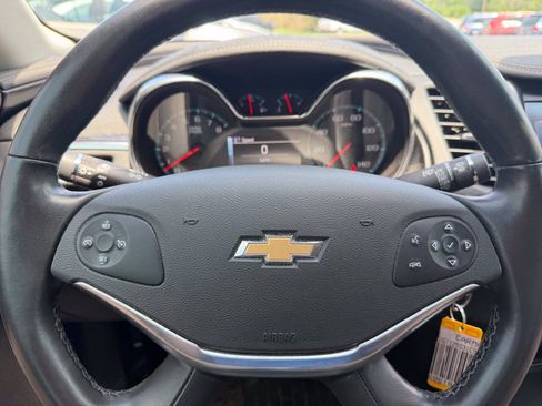 Used 2014 Chevrolet Impala LT w/ Convenience Package FWD image 22
