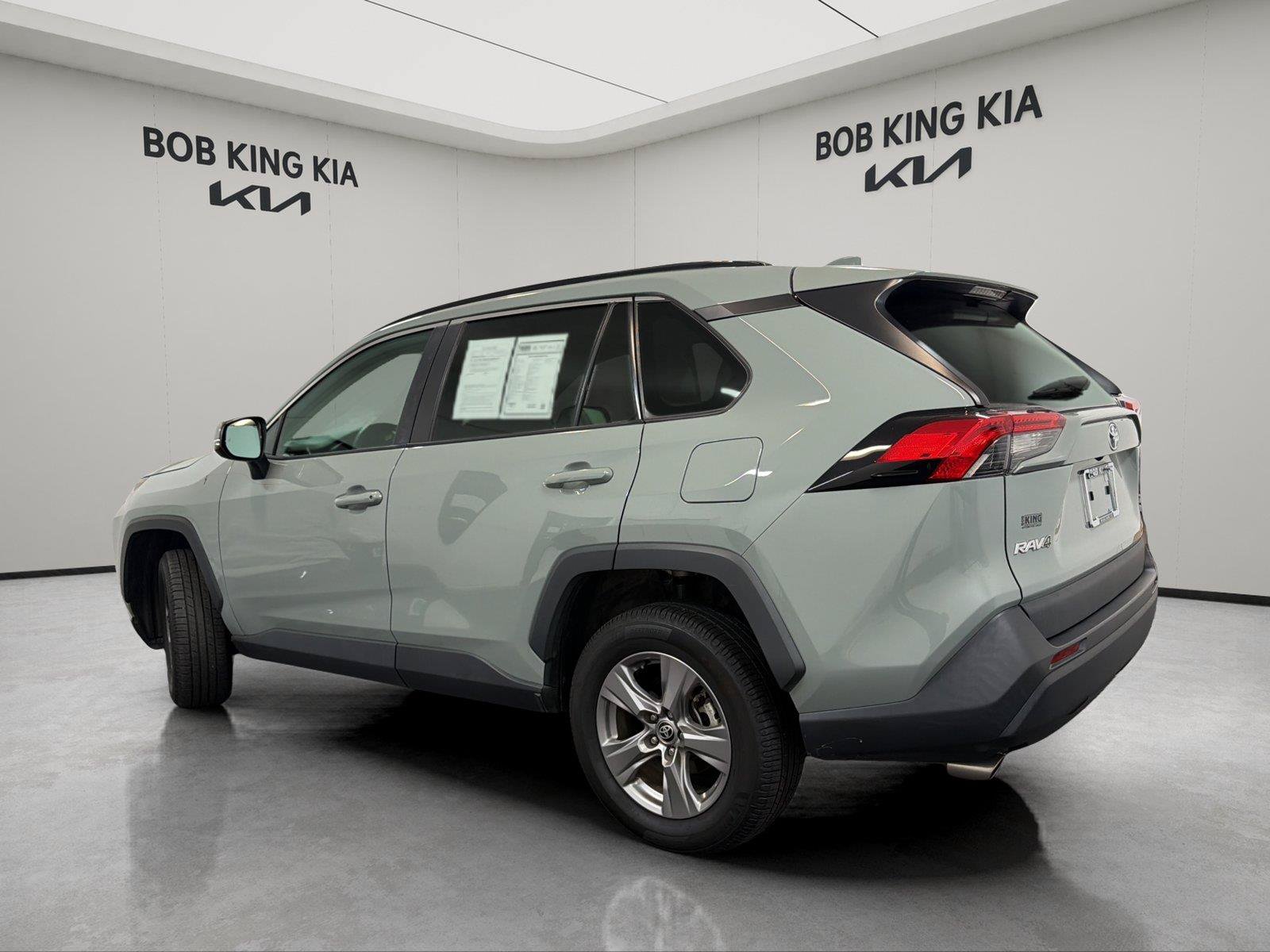 Used 2022 Toyota RAV4 XLE w/ Convenience Package AWD/4WD image 3