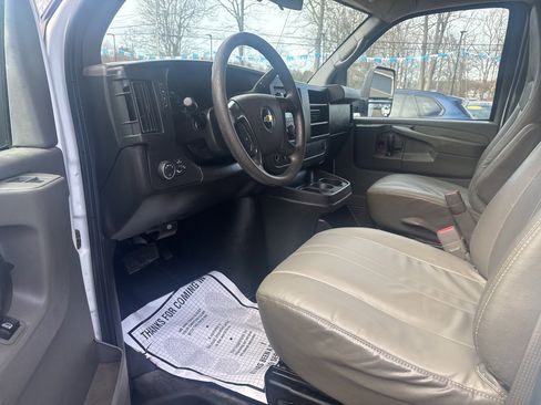 Used 2014 Chevrolet Express 3500 image 39