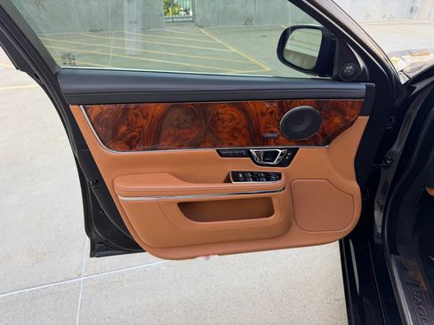 Used 2018 Jaguar XJ L Portfolio RWD image 10