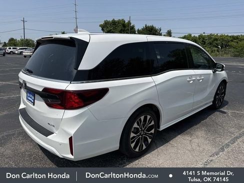 Used 2025 Honda Odyssey Elite image 4