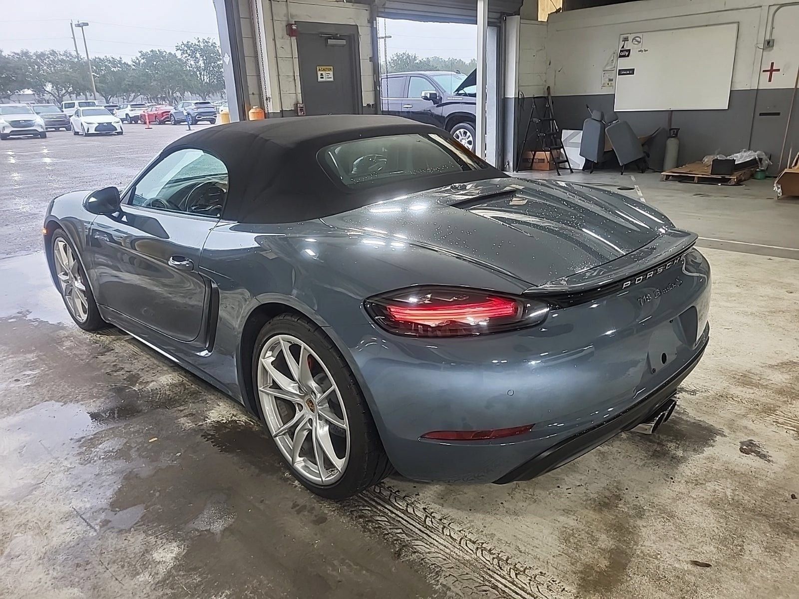 Used 2017 Porsche 718 Boxster S RWD image 4