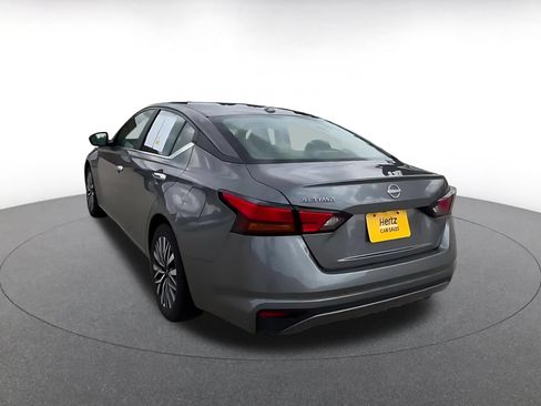 Used 2025 Nissan Altima 2.5 SV FWD image 11