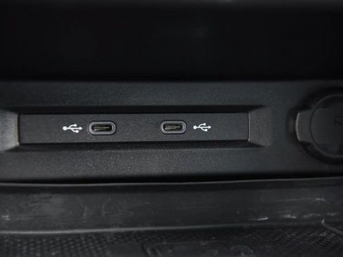 Used 2023 Volkswagen Tiguan SE w/ Panoramic Sunroof Package FWD image 15