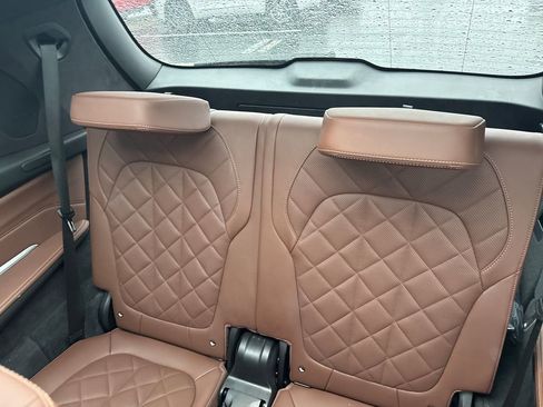 Used 2024 BMW X7 xDrive40i w/ M Sport Package image 33