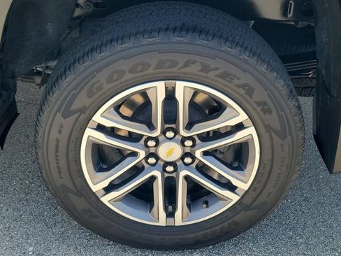 Used 2022 Chevrolet Colorado LT w/ Luxury Package RWD image 8