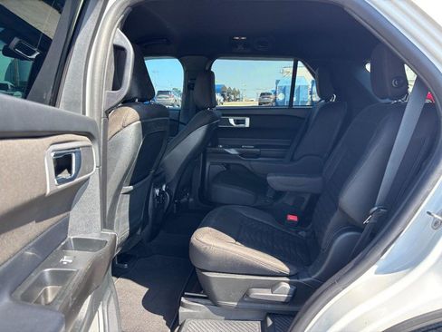 Used 2020 Ford Explorer XLT AWD/4WD image 14