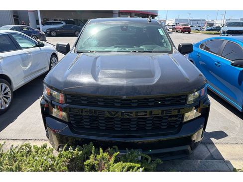 Used 2022 Chevrolet Silverado 1500 Custom w/ Safety Confidence Package RWD image 3