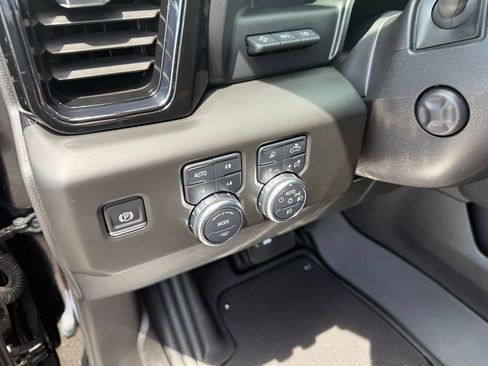 Used 2025 GMC Sierra 1500 AT4 w/ AT4 Premium Package AWD/4WD image 16