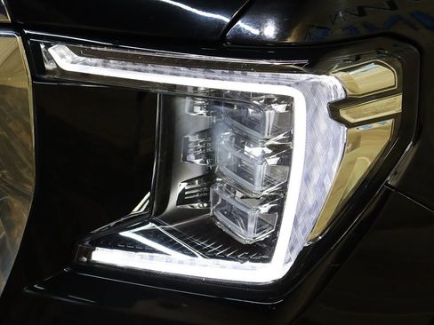 Used 2021 GMC Yukon SLT w/ SLT Premium Package image 13