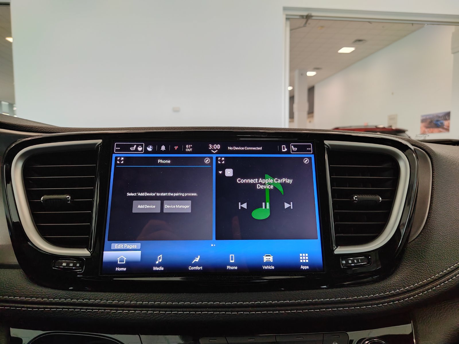 Used 2025 Chrysler Pacifica Select FWD image 17
