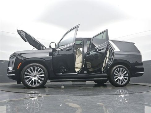 Certified 2025 Cadillac Escalade Premium Luxury Platinum w/ LPO, Floor Liner Package image 61