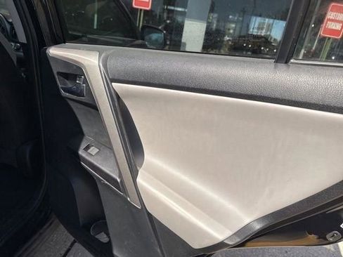 Used 2018 Toyota RAV4 XLE image 33