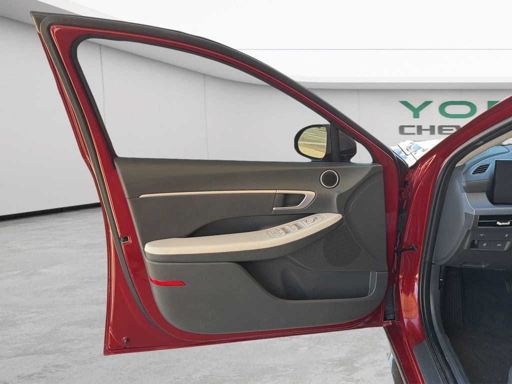 Used 2025 Hyundai Sonata SEL FWD image 12
