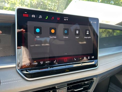 New 2026 Volkswagen Tiguan SE R-Line FWD image 28