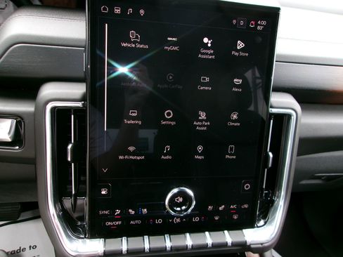 Certified 2025 GMC Yukon Denali AWD/4WD image 18