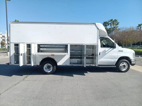 Used 2013 Ford E-450 and Econoline 450 Super Duty w/ Interior Upgrade Pkg image 5