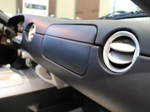 Used 2005 Ford GT RWD image 12