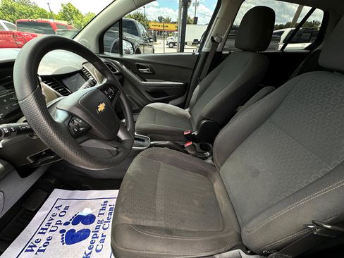 Used 2020 Chevrolet Trax LS w/ Tint and Cruise Package image 11