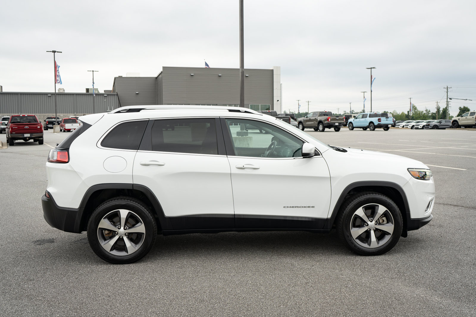 Used 2020 Jeep Cherokee Limited AWD/4WD image 11