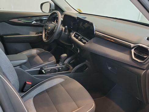 Used 2025 Chevrolet TrailBlazer LT AWD/4WD image 17
