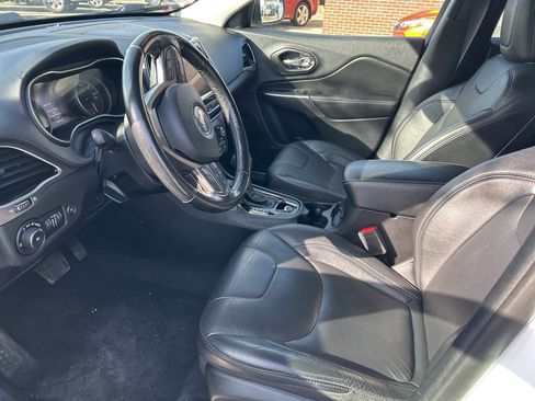 Used 2020 Jeep Cherokee Limited image 6