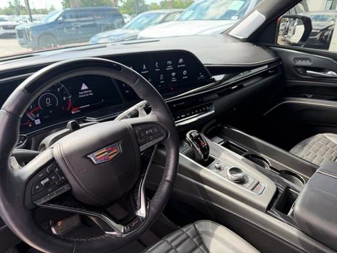 Certified 2024 Cadillac Escalade ESV V AWD/4WD image 15