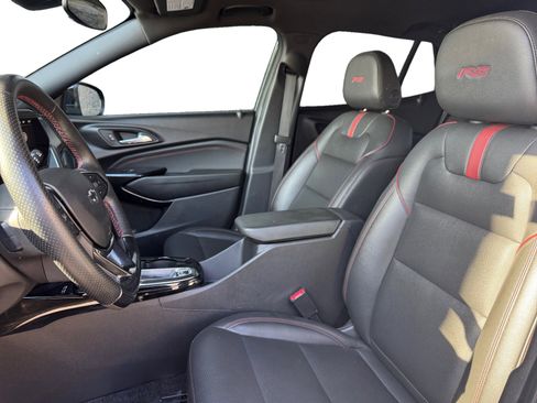 Used 2024 Chevrolet Trax RS w/ Sunroof Package FWD image 9