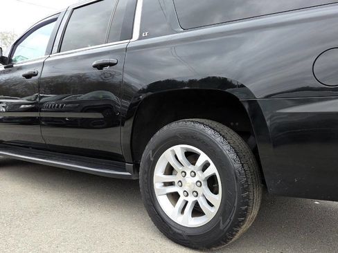 Used 2019 Chevrolet Suburban LT image 9