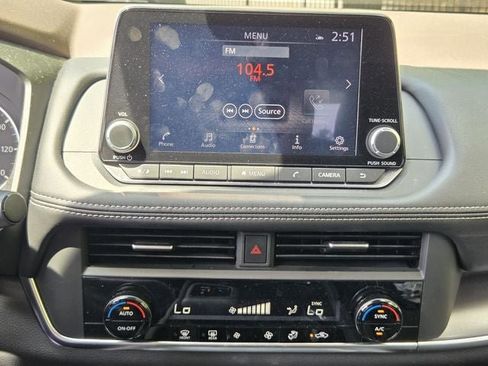 Used 2023 Nissan Rogue SV FWD image 21