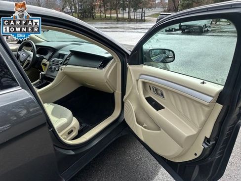 Used 2018 Ford Taurus SE image 10