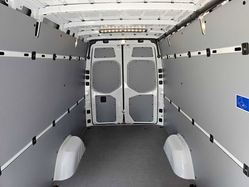 Used 2024 Mercedes-Benz Sprinter 2500 image 16