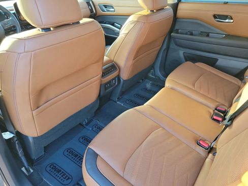 New 2025 Nissan Pathfinder Platinum image 14