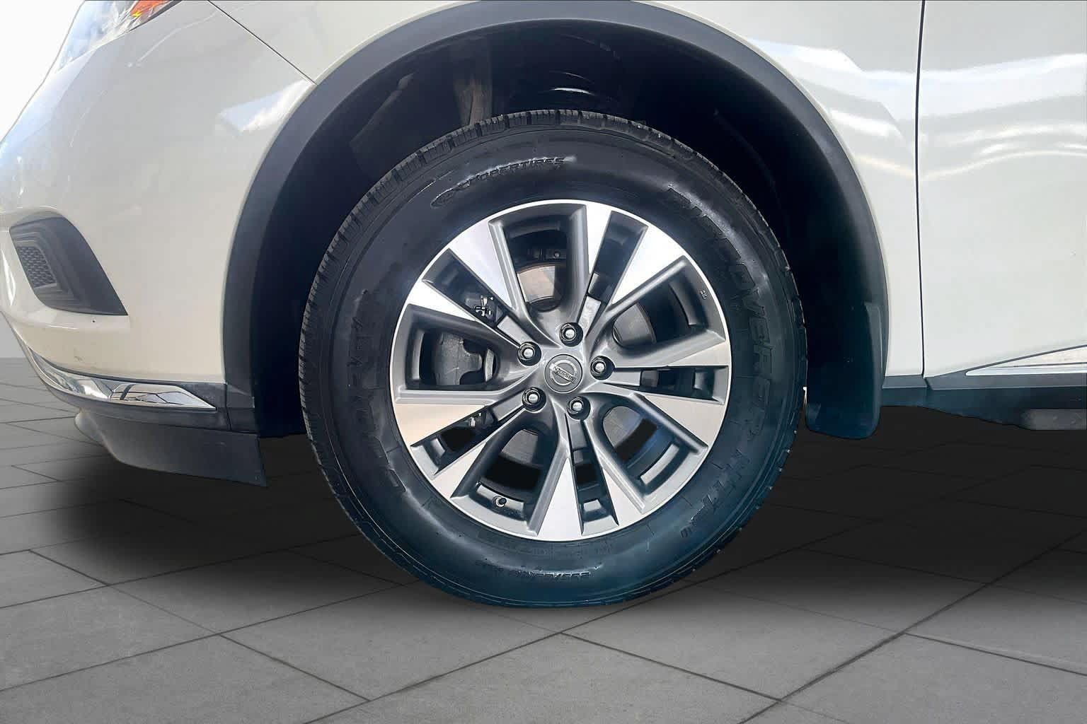 Used 2016 Nissan Murano S w/ Navigation Package FWD image 11