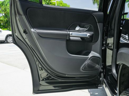 Used 2025 Mercedes-Benz GLB 250 image 35