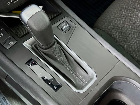 Used 2025 Nissan Kicks S image 13