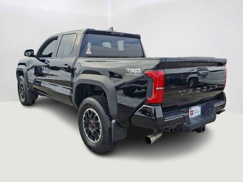 Certified 2025 Toyota Tacoma TRD Off-Road image 9