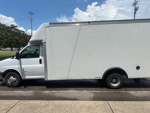 Used 2022 Chevrolet Express 3500 w/ Power Convenience Package RWD image 7