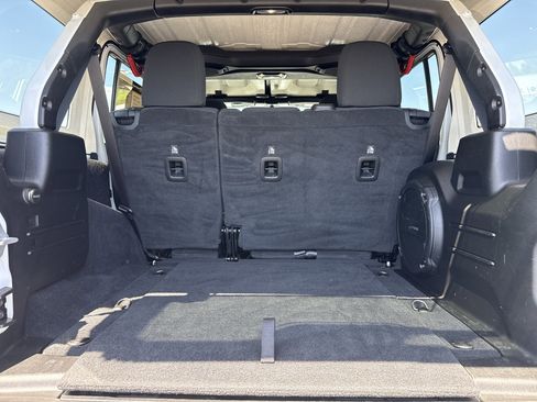 Used 2023 Jeep Wrangler Unlimited Rubicon image 31