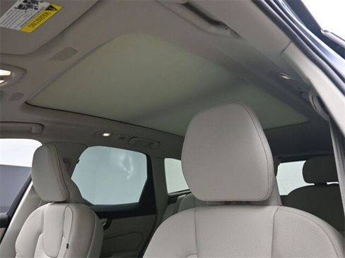 New 2025 Volvo XC60 B5 Core image 17