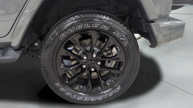 Used 2022 Jeep Wrangler Unlimited Sahara AWD/4WD image 26