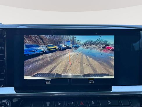 Used 2024 Chevrolet Silverado 2500 LT w/ Convenience Package image 12