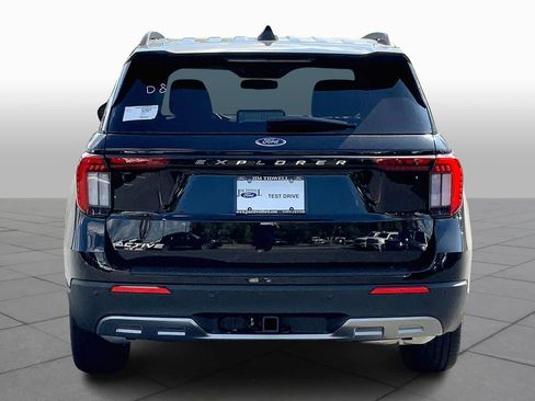 New 2025 Ford Explorer Active w/ Active Comfort Package image 4