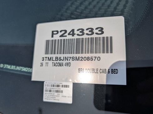 Used 2025 Toyota Tacoma SR5 AWD/4WD image 34