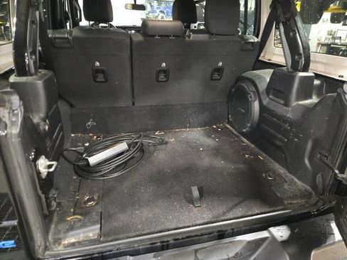 Used 2023 Jeep Wrangler Unlimited w/ Cold Weather Group AWD/4WD image 12