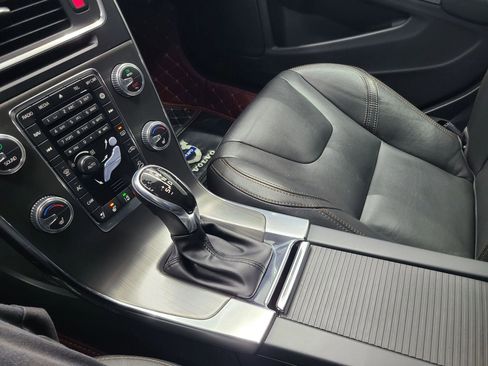 Used 2016 Volvo V60 T5 Cross Country Platinum w/ Climate Package image 27