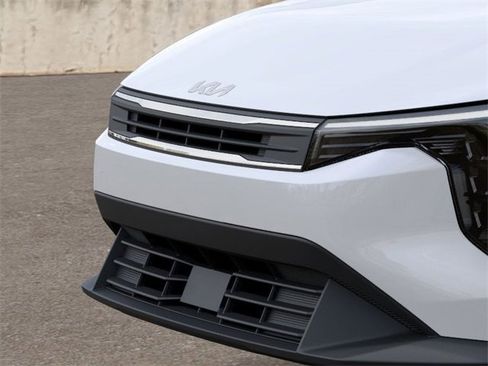 New 2025 Kia K4 LXS image 13