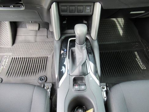 Used 2024 Toyota Corolla Cross LE image 21