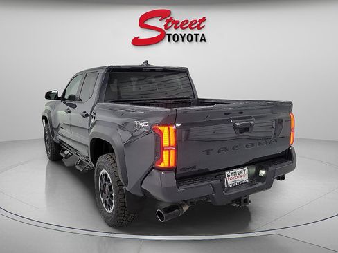 Used 2024 Toyota Tacoma TRD Off-Road image 2