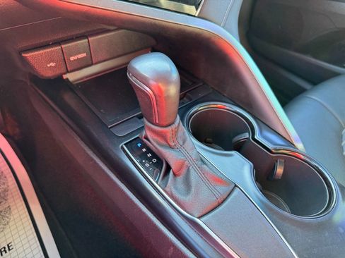 Used 2020 Toyota Camry SE image 18